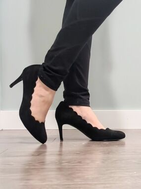 Worn Jeanne Beker Black Scalloped Suede High Heels